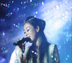 高音歌唱家   周瑩