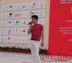 張學(xué)友模仿